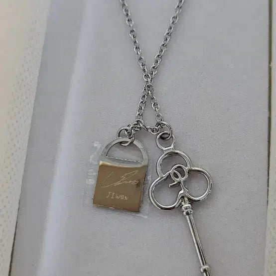 [BUNJANG] fromis_9 Park Ji-won Signed Necklace FROM NOW / 프로미스나인 박지원 싸인 목걸이 FROM NOW