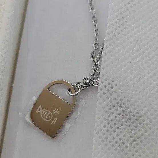 [BUNJANG] fromis_9 Park Ji-won Signed Necklace FROM NOW / 프로미스나인 박지원 싸인 목걸이 FROM NOW