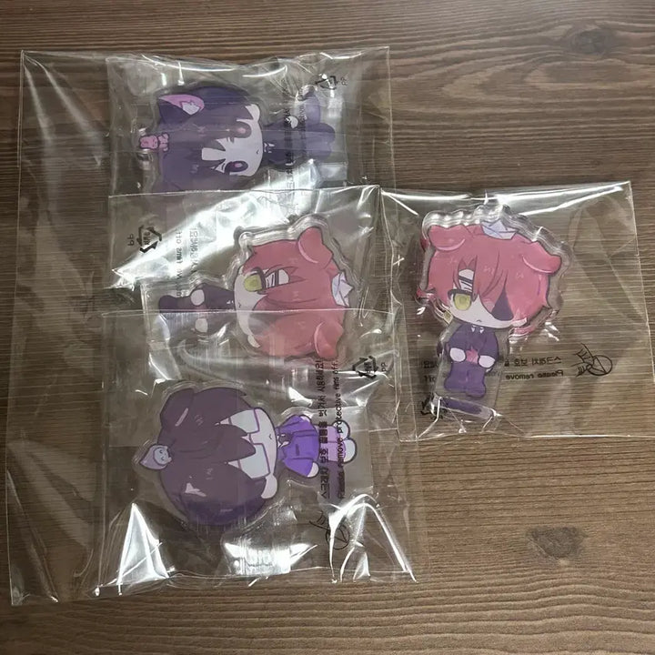 [BUNJANG] Kwaedam Chulgeun 42 Studio Acrylic Stand &amp; Acrylic Keyring Corotto / 괴담출근 괴출 42님 비공굿 아크릴 스탠드 아크릴 키링 코롯토