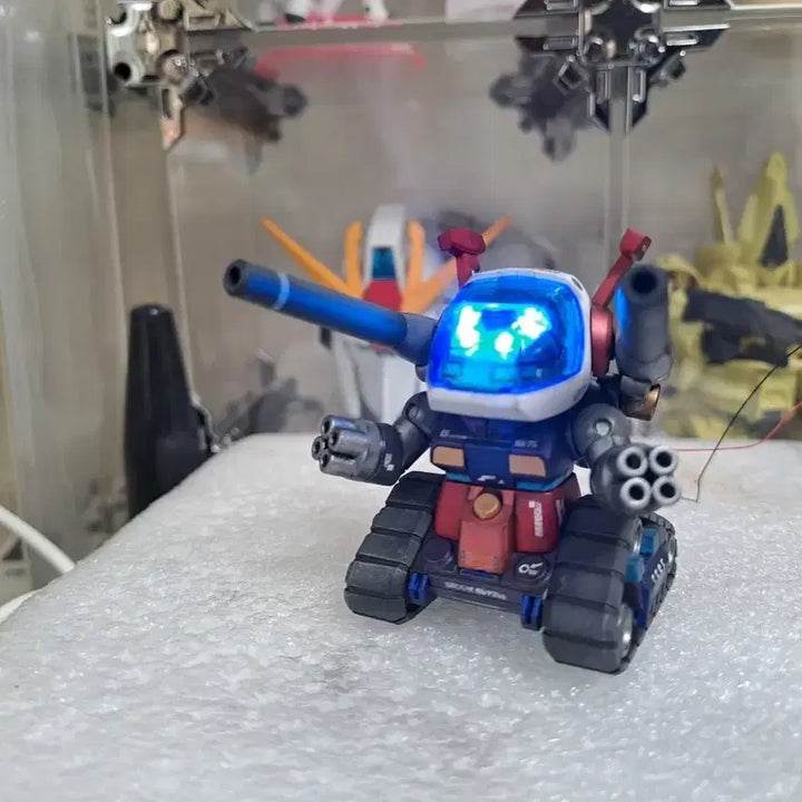 [BUNJANG] Custom Painted SD Guntank Model with LED Lighting / 프라모델 SD 건탱크 풀도색, LED 개수작 팝니다