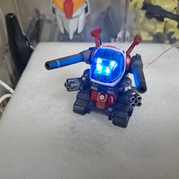 [BUNJANG] Custom Painted SD Guntank Model with LED Lighting / 프라모델 SD 건탱크 풀도색, LED 개수작 팝니다