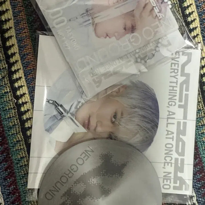 [BUNJANG] NCT 10th Anniversary Taeyong Lenticular Card &amp; Lucky Draw Badge Bundle Set / 엔시티 10주년 팝업 태용 렌티큘러, 입장 랜덤뱃지 일괄
