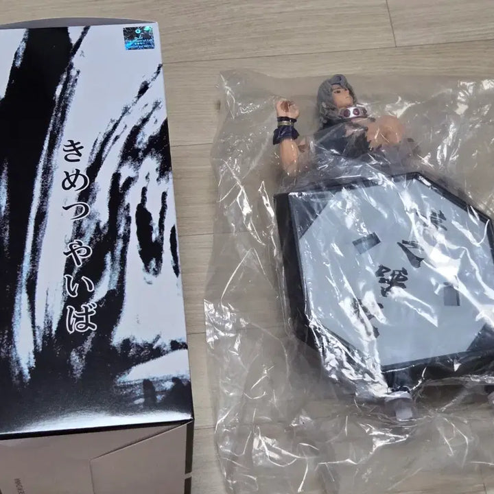 [BUNJANG] Demon Slayer Tengen Uzui Figure / 귀멸의 칼날 우즈이 텐겐 피규어