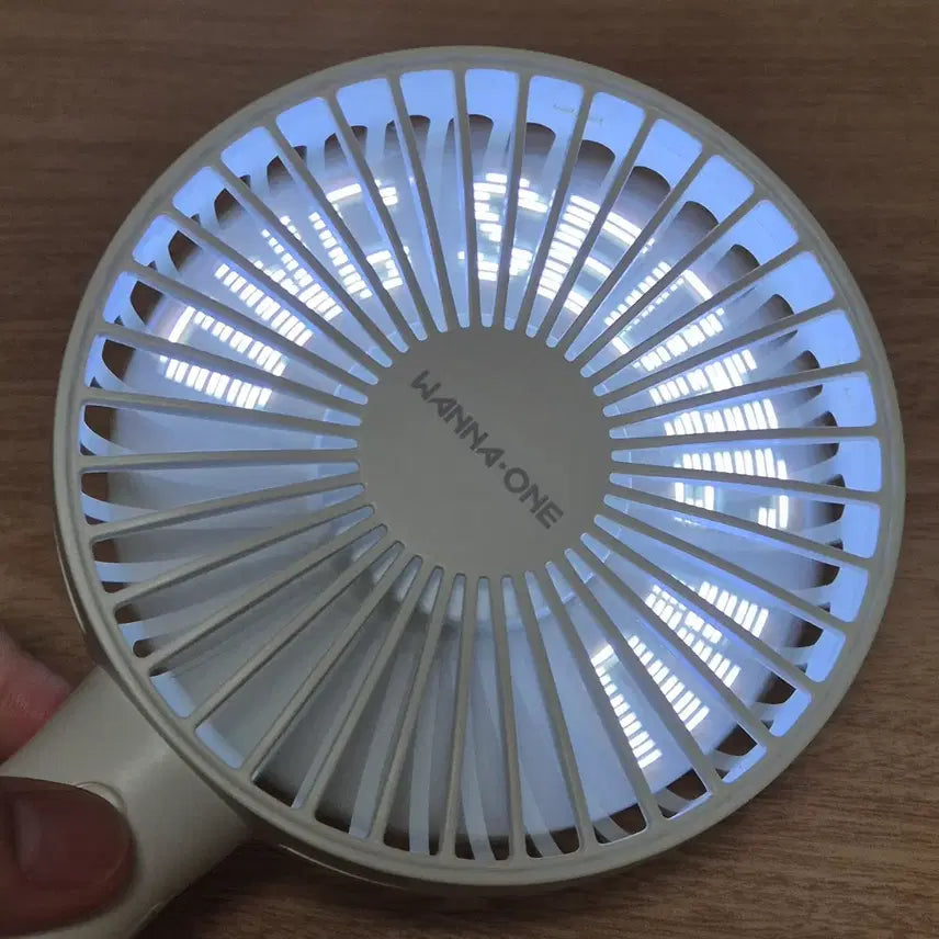 [SOLD OUT] 워너원 LED 핸디팬 손선풍기 화이트 개봉