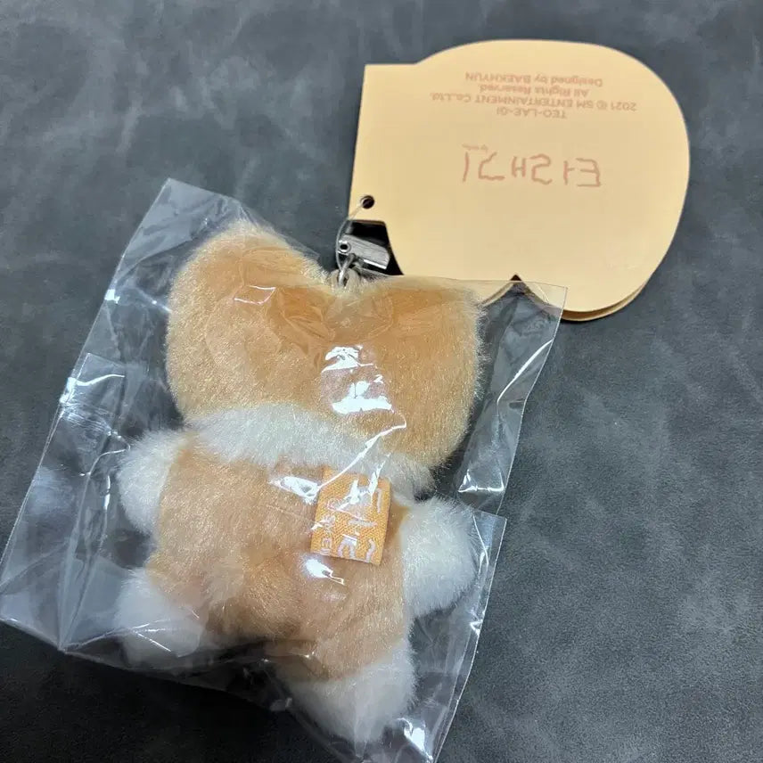 [BUNJANG] Baekhyun Furry Charm Keychain (Sealed) / 터래기 키링 판매