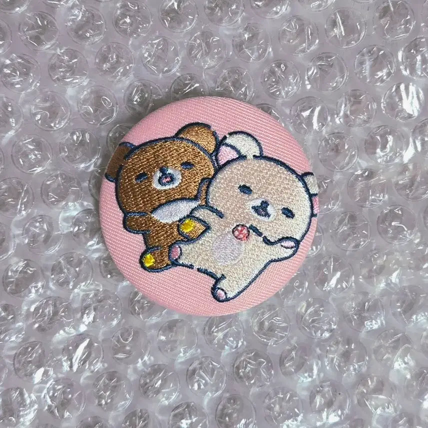 [BUNJANG] Rilakkuma Korilakkuma Random Badge Pin Button / 리락쿠마 코리락쿠마 랜덤 뱃지 핀뱃지 핀버튼 다꾸 인형 키링 다이어리