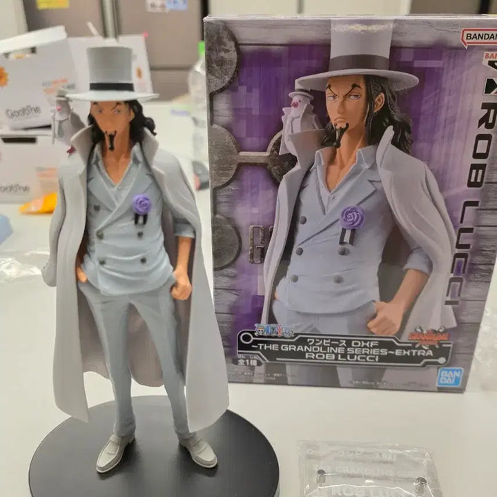 [BUNJANG] One Piece Rob Lucci DXF Figure with Acrylic Stand (Box Included) / 원피스) 로브 루치 DXF + 아크릴스탠드 박스O