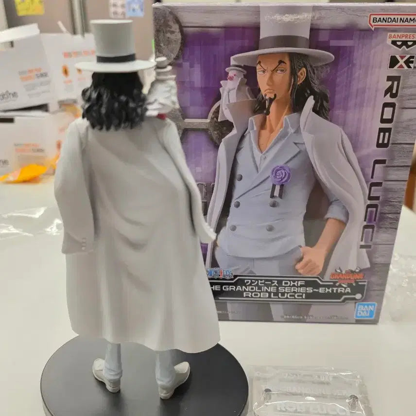[BUNJANG] One Piece Rob Lucci DXF Figure with Acrylic Stand (Box Included) / 원피스) 로브 루치 DXF + 아크릴스탠드 박스O