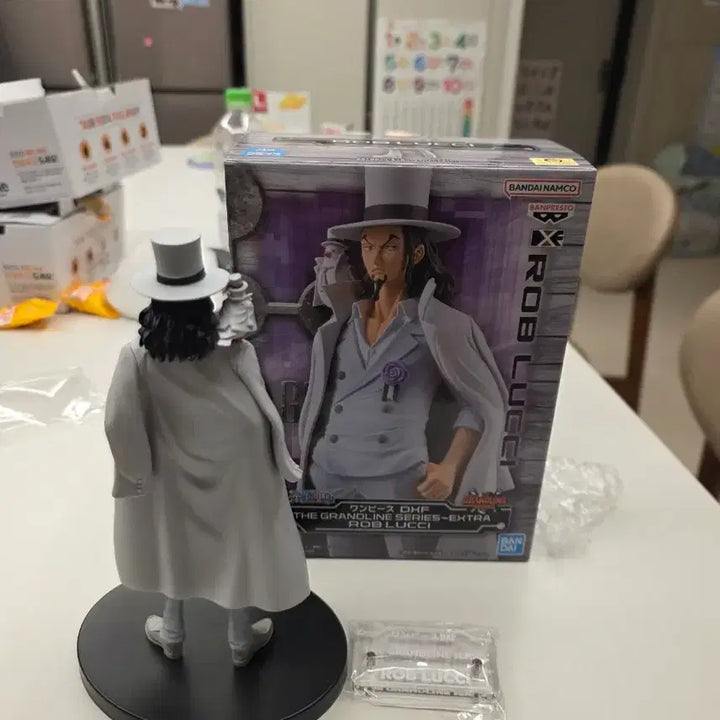 [BUNJANG] One Piece Rob Lucci DXF Figure with Acrylic Stand (Box Included) / 원피스) 로브 루치 DXF + 아크릴스탠드 박스O