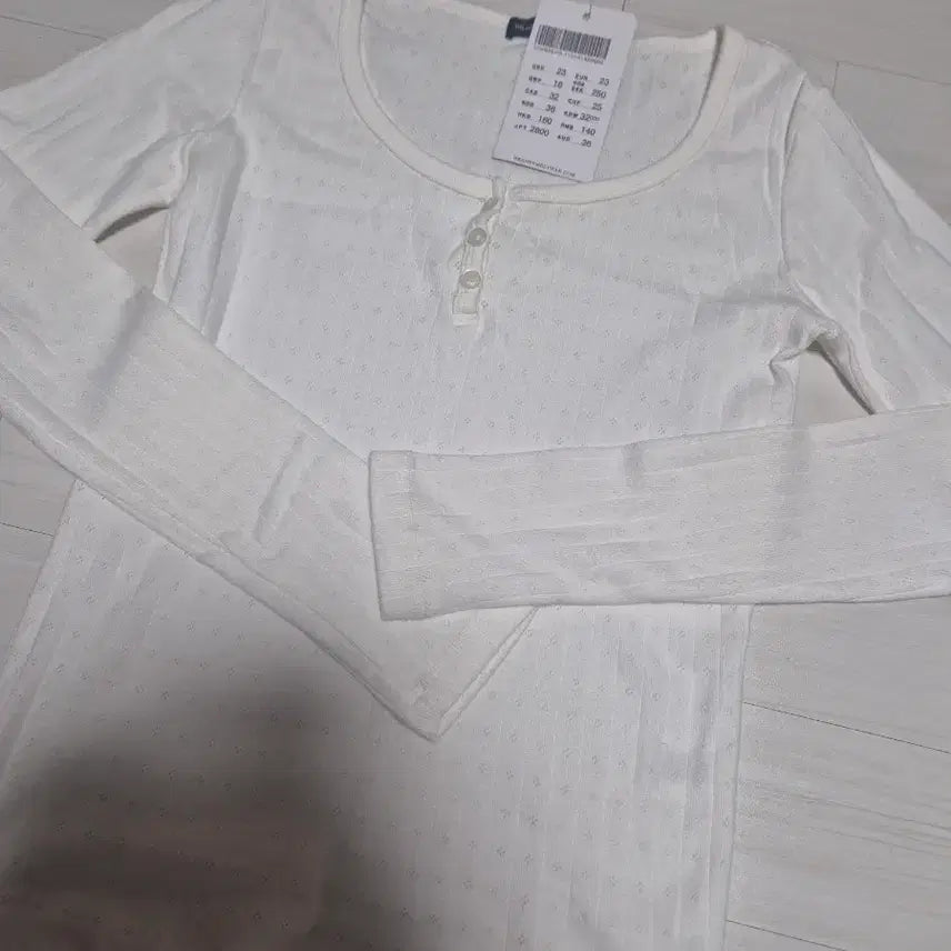 [BUNJANG] Brandy Melville White Long Sleeve T-Shirt / 브랜디멜빌 화이트 긴팔 티셔츠
