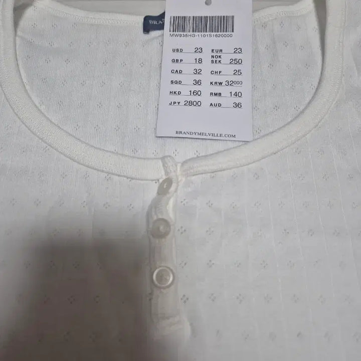 [BUNJANG] Brandy Melville White Long Sleeve T-Shirt / 브랜디멜빌 화이트 긴팔 티셔츠
