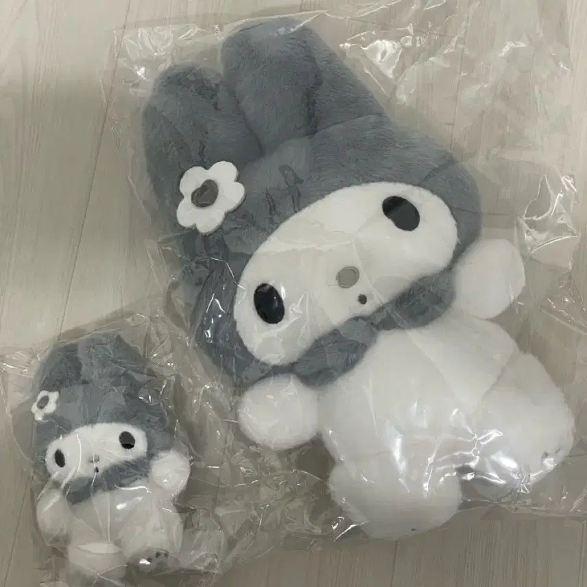 [BUNJANG] Sanrio My Melody Monotone Plush Set (25cm Doll + 13cm Keychain) / (세트) 산리오 모노톤 흑백 마이멜로디 25cm 13cm 인형 키링