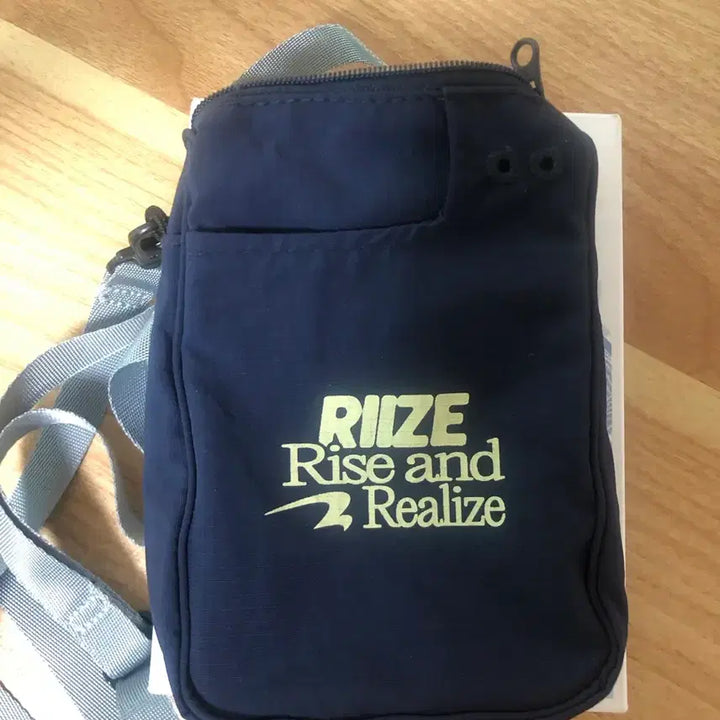 [BUNJANG] RIIZE Navy Mini Cross Bag / RIIZE 네이비 미니 크로스백