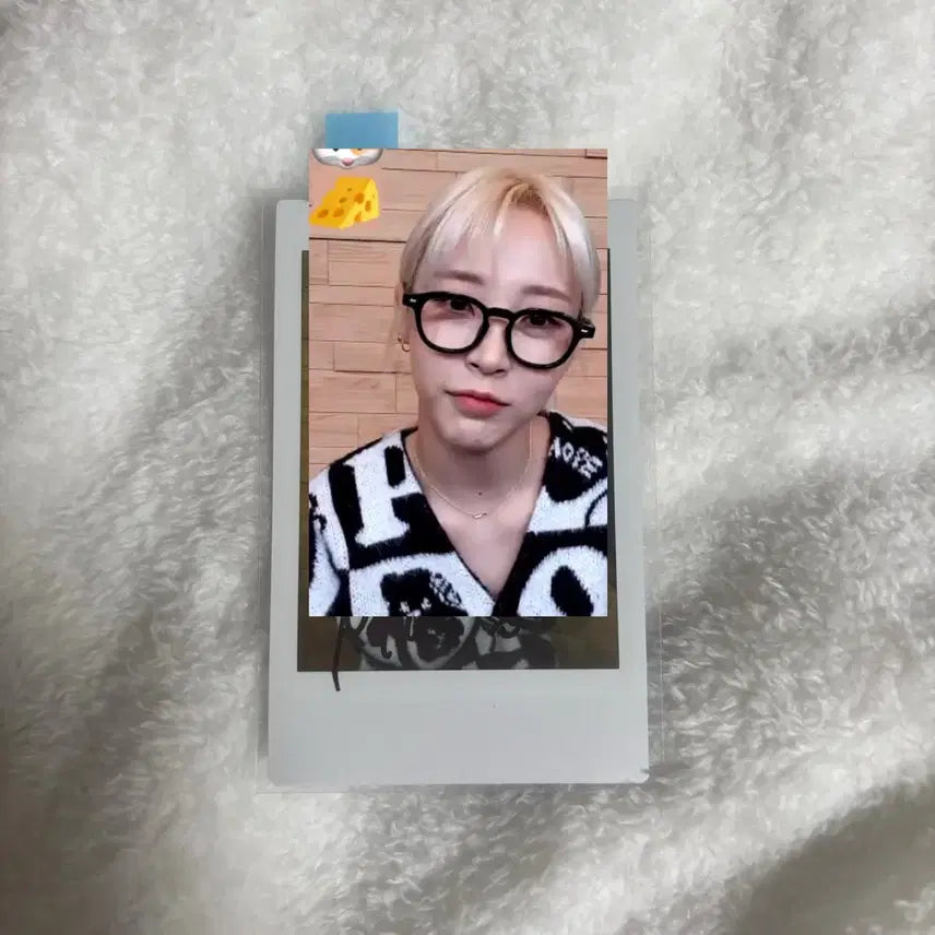 [BUNJANG] Moonbyul Signed Polaroid / 220508 문별 사인 폴라로이드