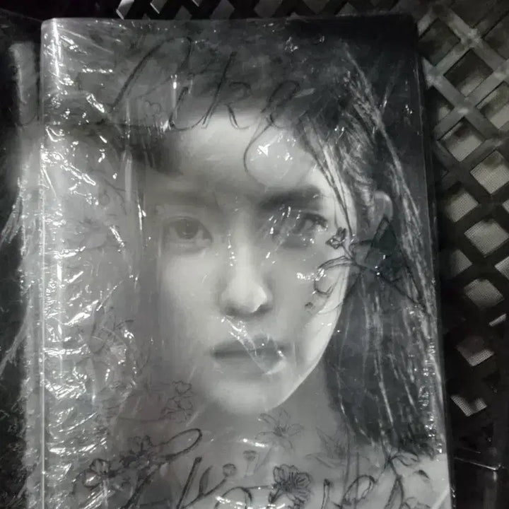 [BUNJANG] Irene Like a Flower Photobook (Sealed) / 아이린 Like a Flower 포토북 미개봉
