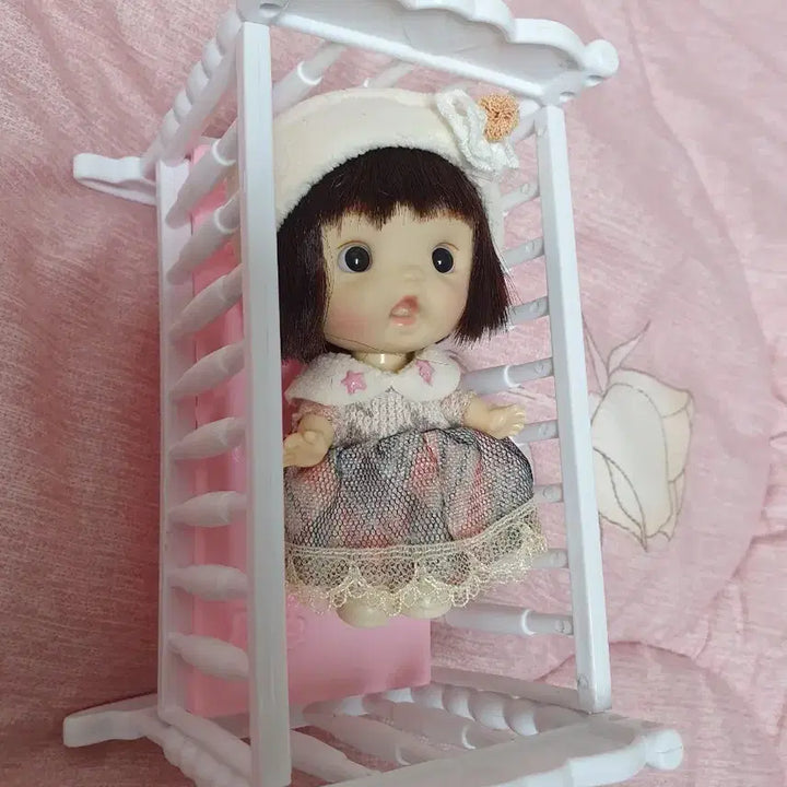 [BUNJANG] Baby Doll with Bob Haircut and Bed Set / 단발 아기인형+침대포함