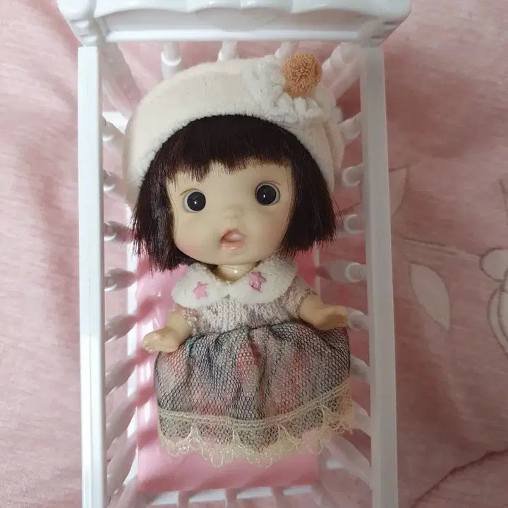 [BUNJANG] Baby Doll with Bob Haircut and Bed Set / 단발 아기인형+침대포함