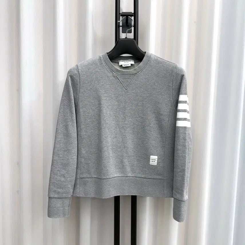 [BUNJANG] Thom Browne Striped Armband Sweatshirt Grey / [44] 톰브라운 사선완장 맨투맨 그레이