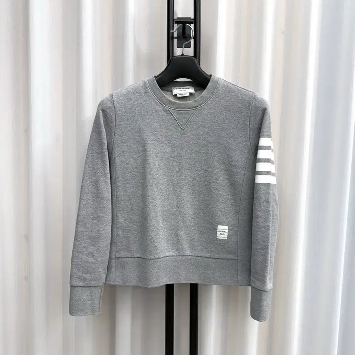 [BUNJANG] Thom Browne Striped Armband Sweatshirt Grey / [44] 톰브라운 사선완장 맨투맨 그레이