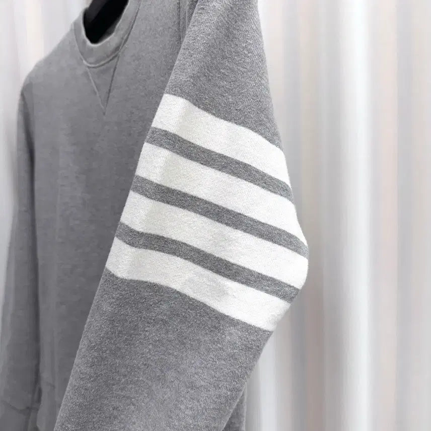 [BUNJANG] Thom Browne Striped Armband Sweatshirt Grey / [44] 톰브라운 사선완장 맨투맨 그레이