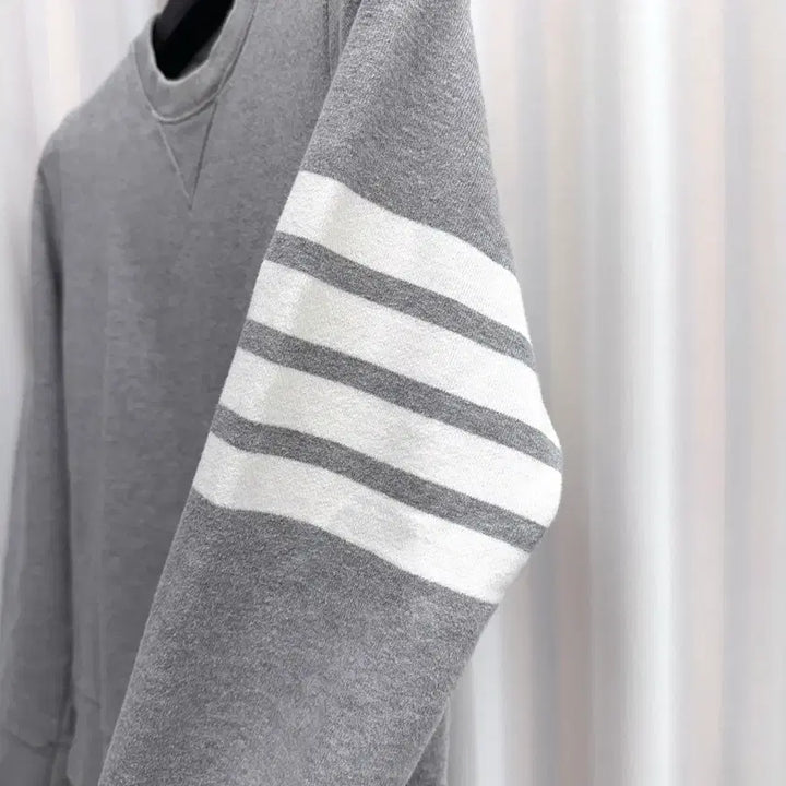 [BUNJANG] Thom Browne Striped Armband Sweatshirt Grey / [44] 톰브라운 사선완장 맨투맨 그레이