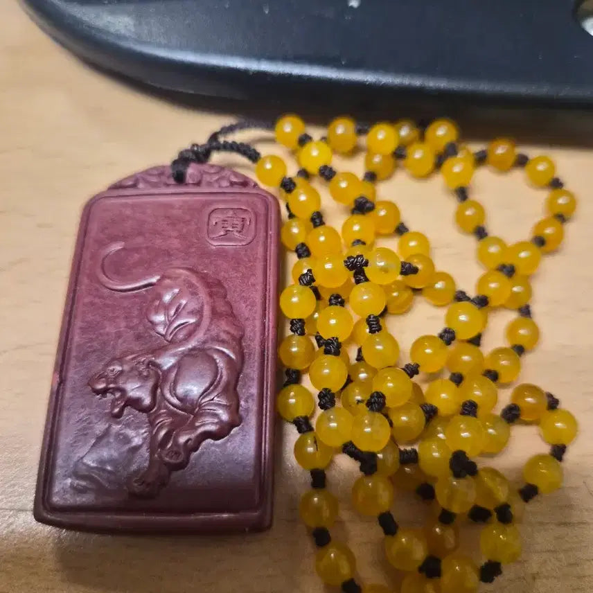 [BUNJANG] Tiger and Sheep Zodiac Necklaces with Vermilion Stone / 경면주사로 만든 호랑이띠.양띠 목걸이