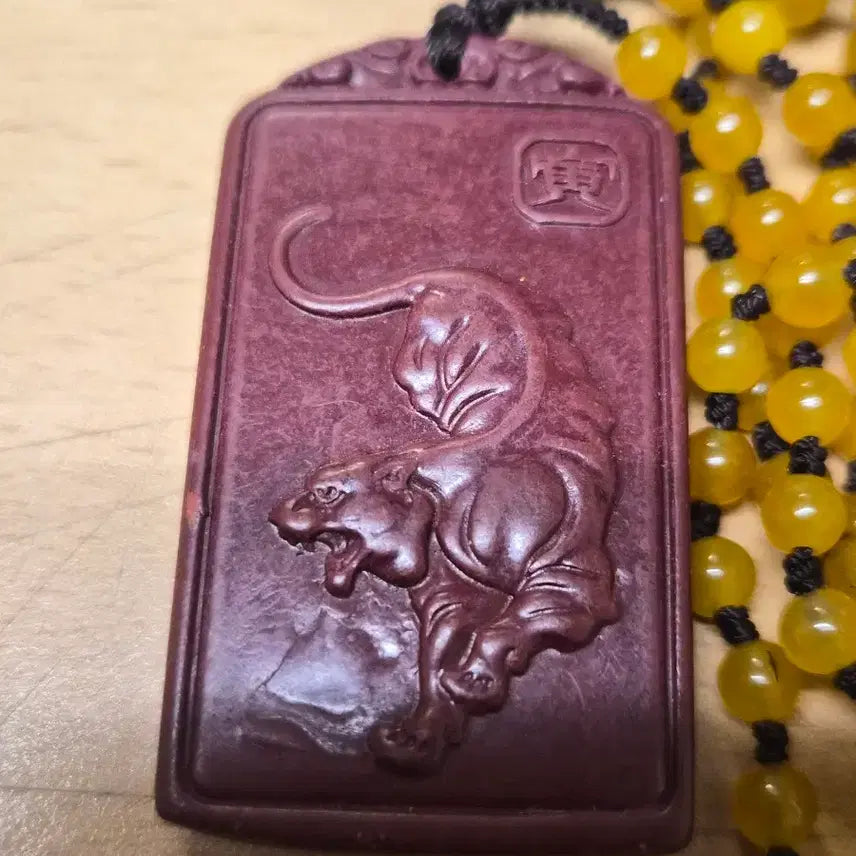 [BUNJANG] Tiger and Sheep Zodiac Necklaces with Vermilion Stone / 경면주사로 만든 호랑이띠.양띠 목걸이