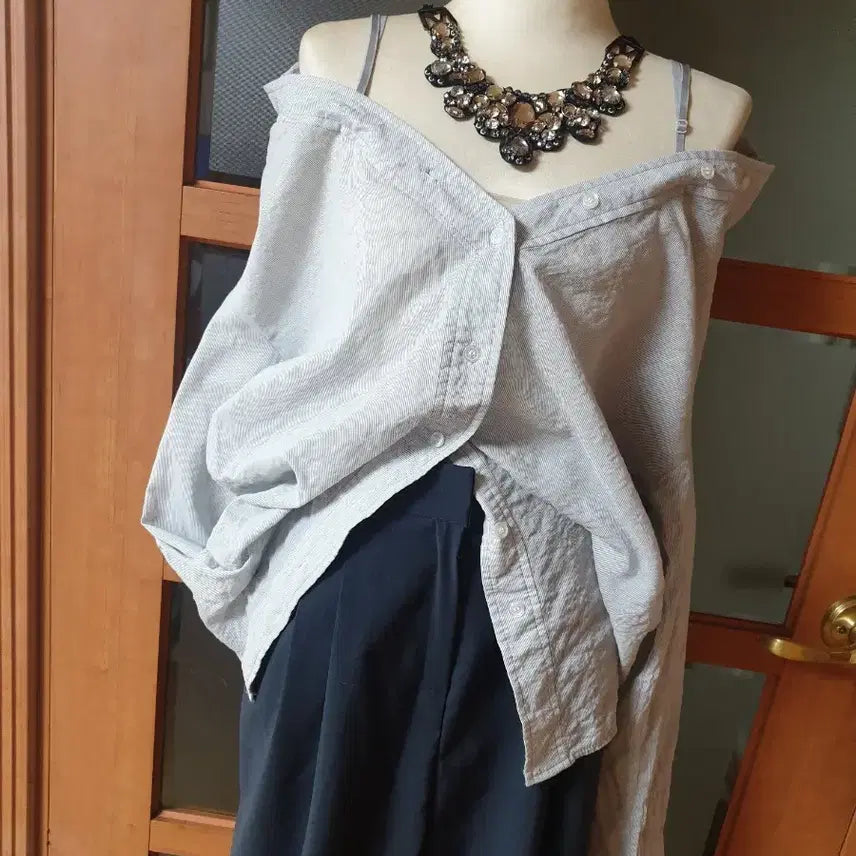 [BUNJANG] Off-Shoulder Convertible Stripe Shirt / (새제품)오프숄더 겸용 스트라이프 셔츠