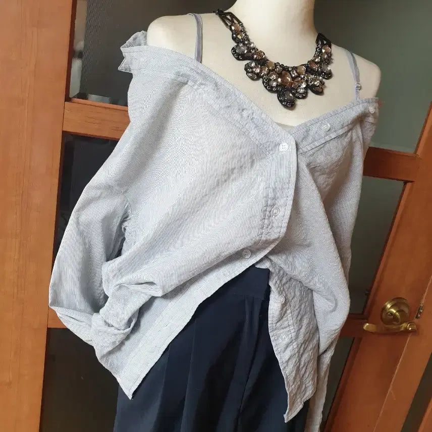 [BUNJANG] Off-Shoulder Convertible Stripe Shirt / (새제품)오프숄더 겸용 스트라이프 셔츠