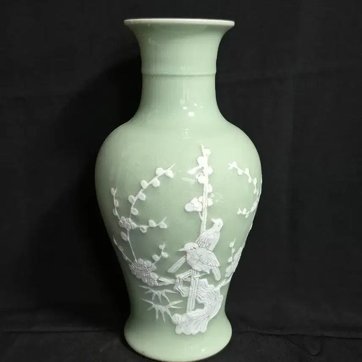 [BUNJANG] Celadon Porcelain Vase with Plum Blossoms and Birds / 두청유 양각 매화 새 첩화 감람병 화병 꽃병