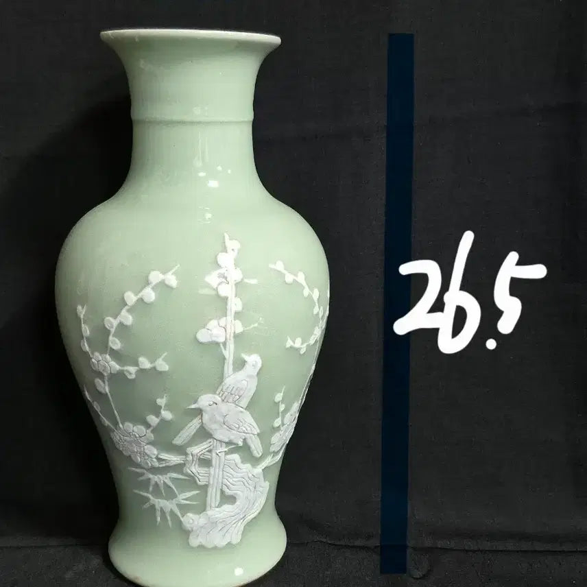 [BUNJANG] Celadon Porcelain Vase with Plum Blossoms and Birds / 두청유 양각 매화 새 첩화 감람병 화병 꽃병