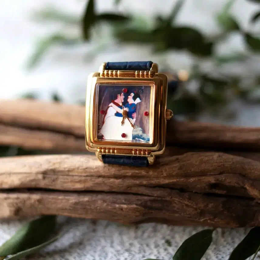[BUNJANG] 1990 Disney Limited Edition Snow White Watch &amp; Badge Set / 1990 디즈니 한정판 빈티지 백설공주 시계&amp;뱃지 세트