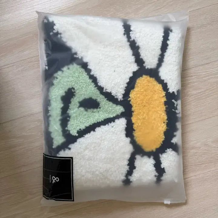 [BUNJANG] G-Dragon Jo &amp; Friends And Rug (Sealed) / 지디 조앤프렌즈 앤 러그(미개봉)