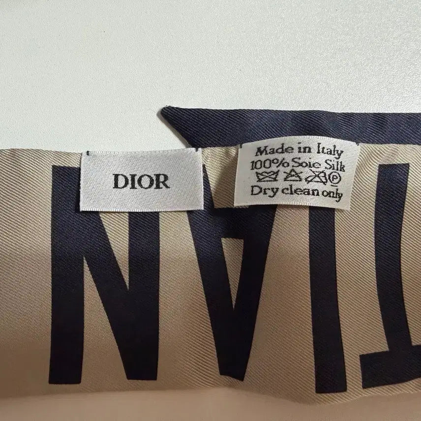 [BUNJANG] Dior Oblique Twilly Scarf Full Box (Old Version New Product) / 디올 오블리크 트윌리 스카프 + 풀박스(구버전새상품)