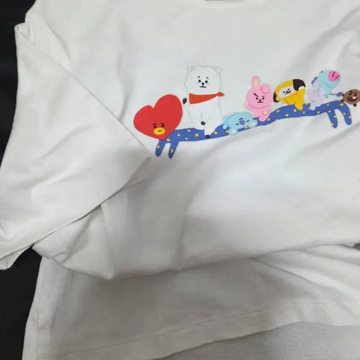 [BUNJANG] BT21 Character White Short-Sleeve T-Shirt / BT21 캐릭터 흰색 반팔 티셔츠