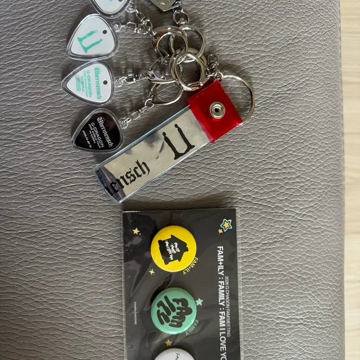 [BUNJANG] G-Dragon Concert Pick, Fan Meeting Keyring / 지드래곤 콘서트 피크, 팬미팅 키링 굿즈