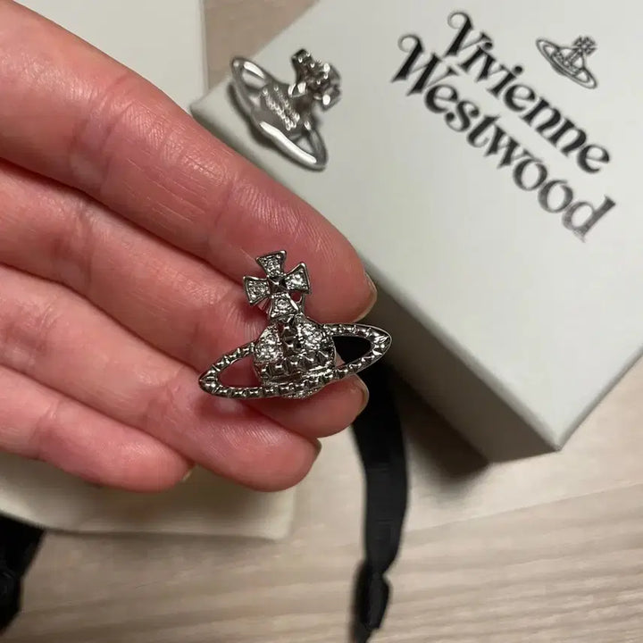 [BUNJANG] Vivienne Westwood Mayfair Earrings Silver / 비비안웨스트우드 메이페어 귀걸이 미착용