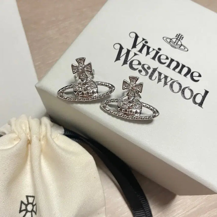 [BUNJANG] Vivienne Westwood Mayfair Earrings Silver / 비비안웨스트우드 메이페어 귀걸이 미착용