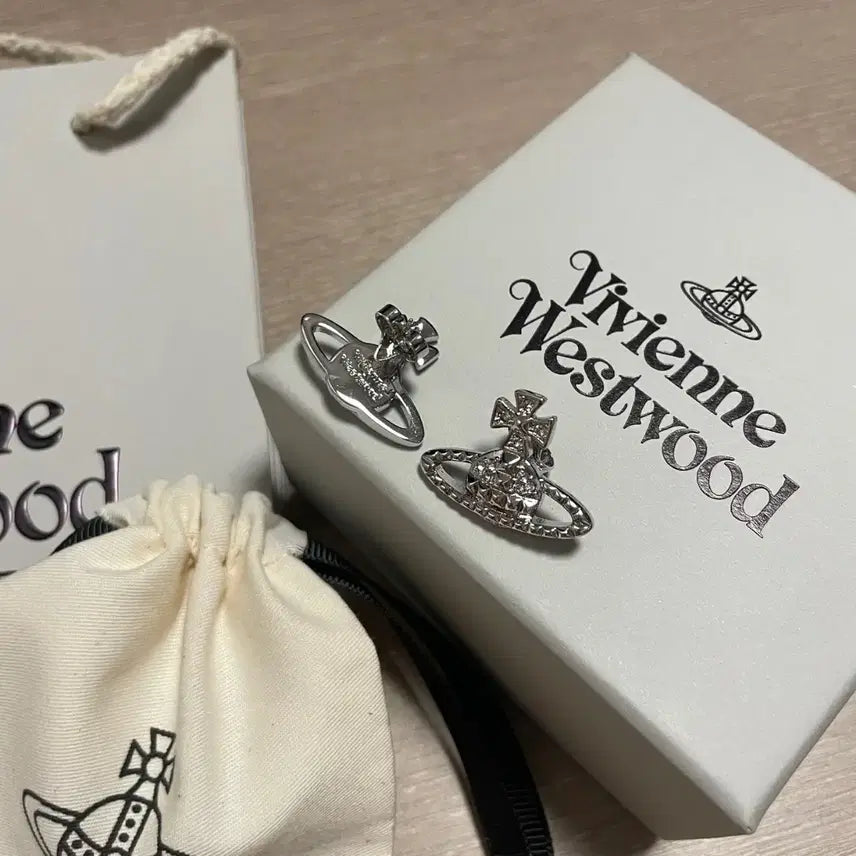 [BUNJANG] Vivienne Westwood Mayfair Earrings Silver / 비비안웨스트우드 메이페어 귀걸이 미착용