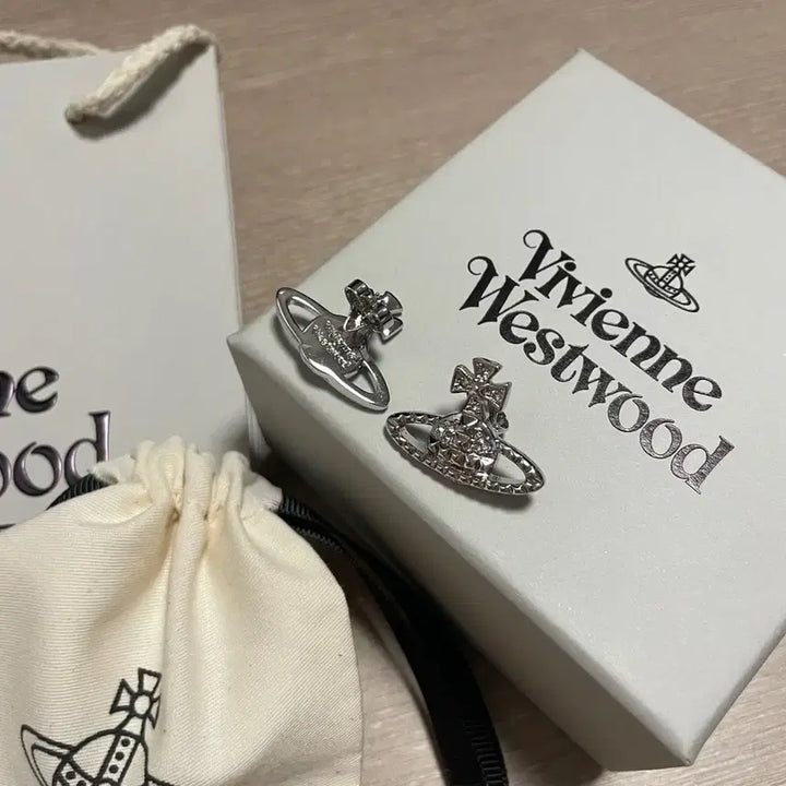[BUNJANG] Vivienne Westwood Mayfair Earrings Silver / 비비안웨스트우드 메이페어 귀걸이 미착용