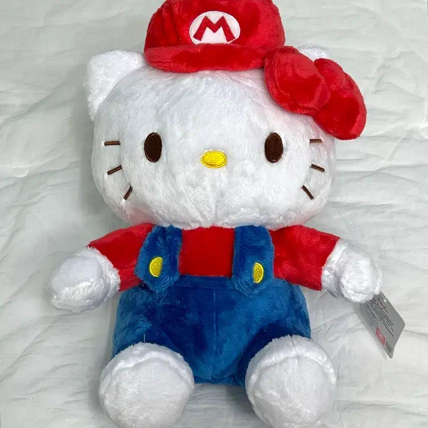 [BUNJANG] Sanrio Hello Kitty x Super Mario Collaboration Plush Doll (Approx. 40cm) / 산리오 헬로키티 슈퍼마리오 콜라보 인형 (약 40cm)