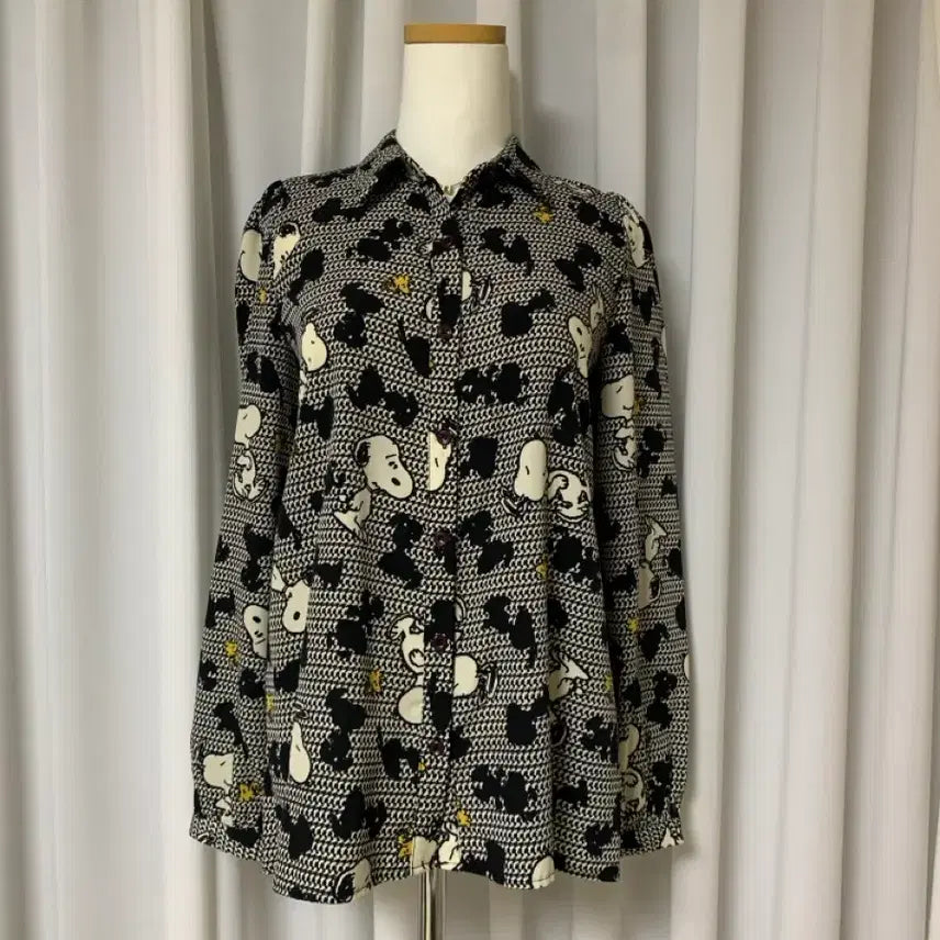 [BUNJANG] Snoopy Pattern Black Blouse / [착용 1회] 스누피 패턴 블랙 블라우스