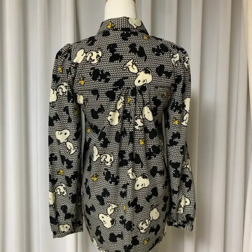 [BUNJANG] Snoopy Pattern Black Blouse / [착용 1회] 스누피 패턴 블랙 블라우스