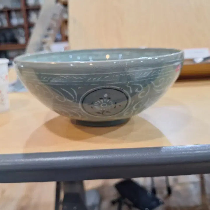 [BUNJANG] Goryeo Celadon Black White Inlaid Chrysanthemum Water Bird Lotus Pattern Bowl / 고려청자