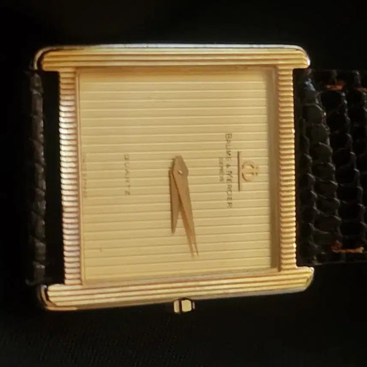 [BUNJANG] Baume &amp; Mercier 18K Yellow Gold Square Quartz Watch (Unisex) / 보메 메르시에 18k 사각 쿼츠 남성 공용사이즈