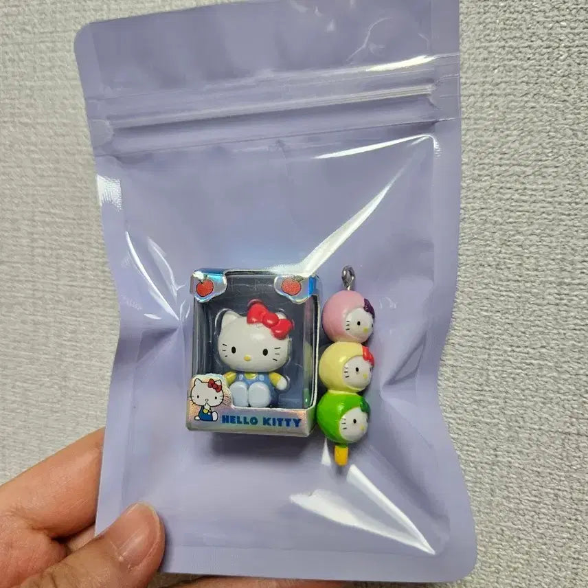 [BUNJANG] Hello Kitty Box Gacha &amp; Dango Keychain Set / 헬로키티 박스가챠 + 키티 당고 키링 세트 판매합니다!