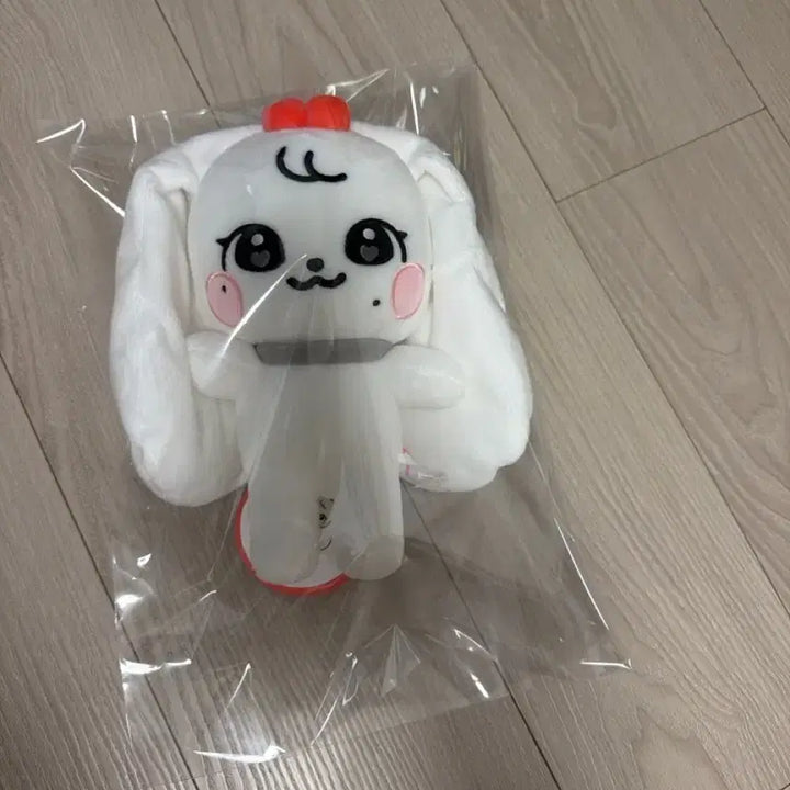 [BUNJANG] IVE Mini B Cherry Original Plush / 아이브 미니브 체리 오리지널 플러시