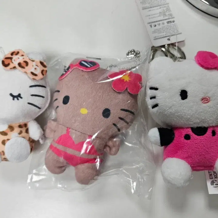 [BUNJANG] Yumeya Hello Kitty Nui Gumi Tanning Kitty + Pink Kitty Charm Set / 유메야 헬로키티 누이구루미 호피키티+태닝키티+ 핑크키티 키링 판매합니다!