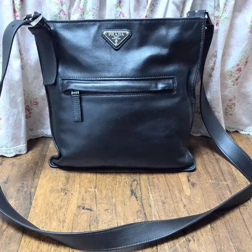 [BUNJANG] Prada Black Leather Shoulder Bag/Crossbody Bag (Unisex) / 프라다 블랙 레더 숄더백 크로스백 남녀공용