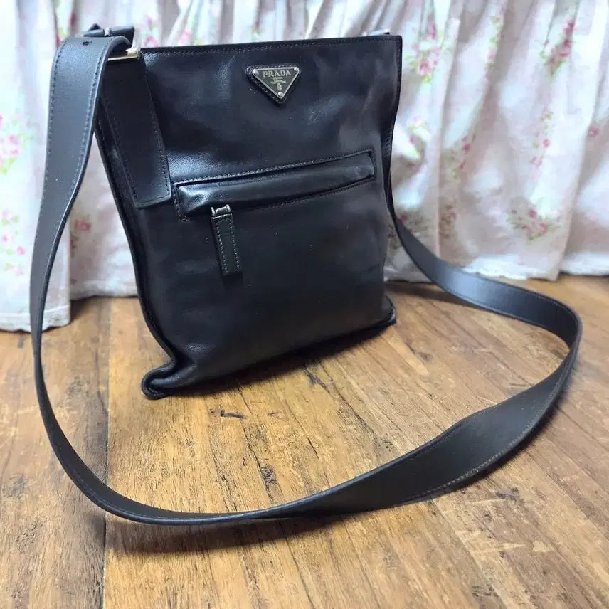 [BUNJANG] Prada Black Leather Shoulder Bag/Crossbody Bag (Unisex) / 프라다 블랙 레더 숄더백 크로스백 남녀공용